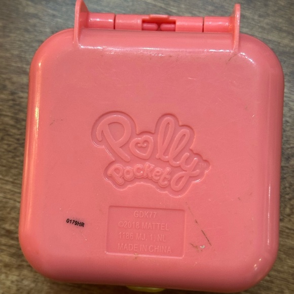 Polly Pocket Doll Hidden Hideouts Mermaid Cove & Birthday Surprise Party Compact - Picture 2 of 3